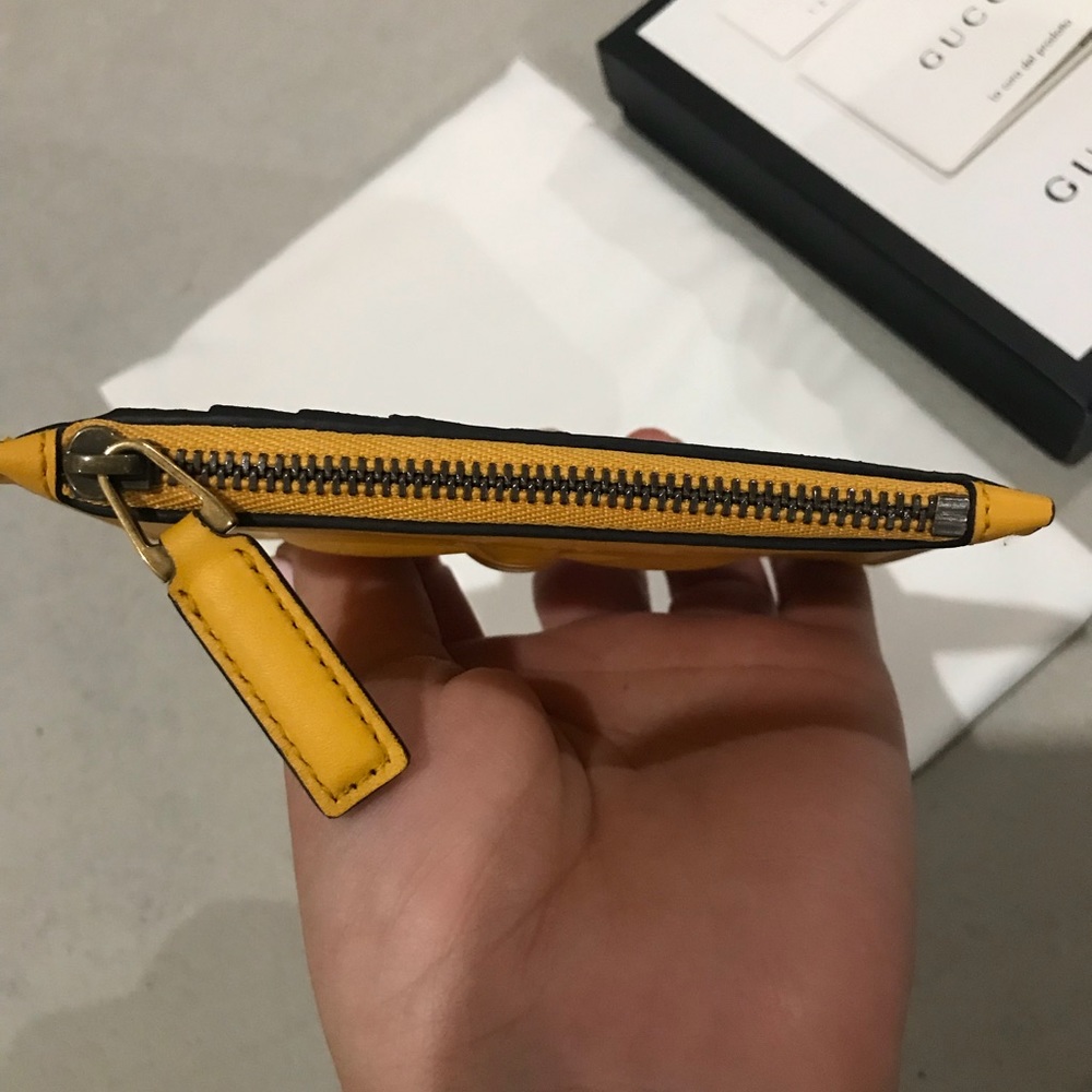SOLD Gucci Bee Zip Card Case - Picture 3 of 6